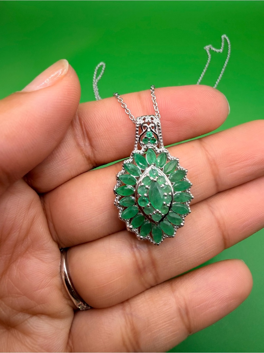 925 Sterling Silver Emerald Pendant & 18” Chain.